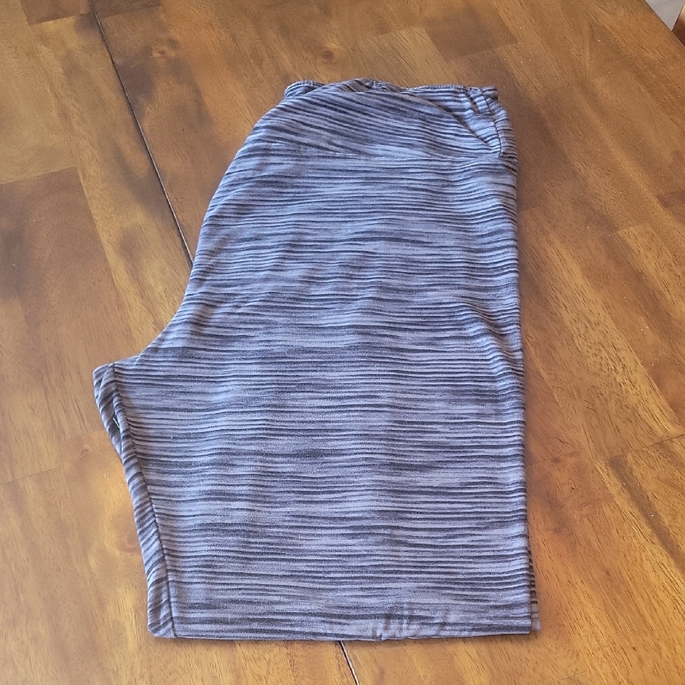 LuLaRoe T/C Black and Gray Striped Leggings